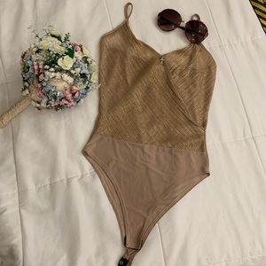 🎀 Sexy Gold stretchy Body suit w/ Free Angel pin